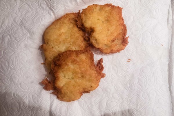 IsraelAbenteurer Kartoffel Latkes mit Apfelmus zu Chanukka ...