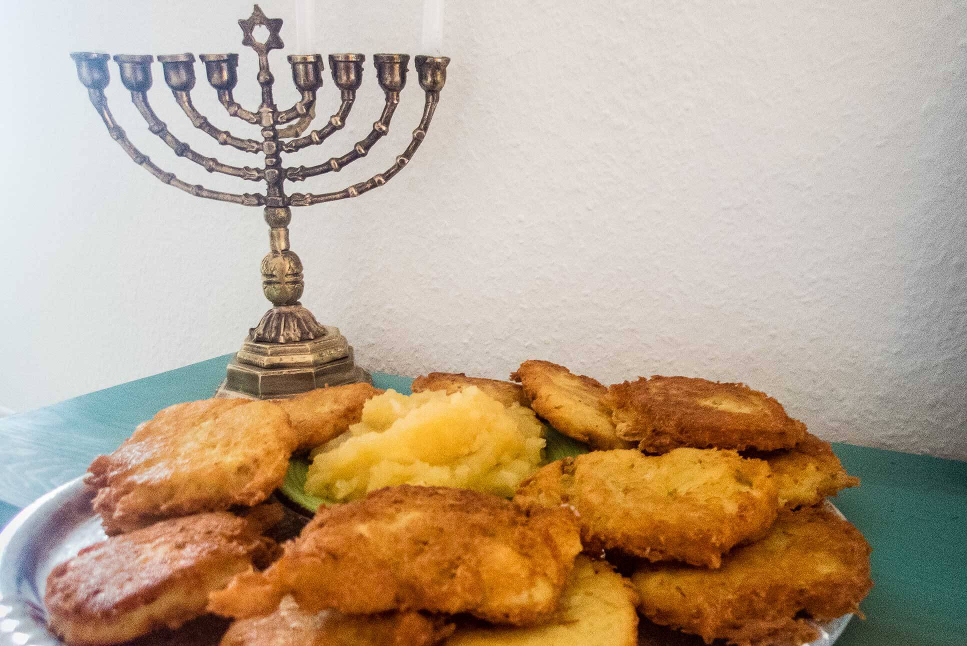 IsraelAbenteurer Kartoffel Latkes mit Apfelmus zu Chanukka